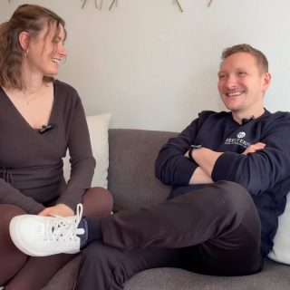 Chef sein kann er. Aber kann Daniel eigentlich auch kochen? 👀👨‍🍳

Die Antwort ist ganz klar: JA! 😄

Daniel leitet nicht nur das Hotel Seestern, sondern steht auch selbst regelmäßig in der Küche. Natürlich nicht allein: Mit Paul haben wir einen weiteren Koch an Bord, der mit genauso viel Leidenschaft für Euch am Herd steht. 🙌

Bei uns kommen frische Zutaten auf den Teller. Kein TK-Gemüse, keine Geschmacksverstärker und beim Fleisch setzen wir auf höchste Qualität. 🥩🥕🌿

Denn genau das liebt Daniel am Kochen: Aus guten Zutaten etwas richtig Leckeres zu zaubern, am Ende ein wunderschönes Gericht auf den Teller zu bringen und zu sehen, dass es Euch schmeckt. ❤️

Wir kochen mit Herz, Leidenschaft und dem Anspruch, Euch eine richtig gute Zeit zu bereiten. Und wenn dann ein leeres Teller zurückkommt oder Ihr uns sagt, dass es richtig lecker war, ist das für uns das schönste Kompliment. ⭐️

#HotelSeestern #Bodensee #GenussAmBodensee #Hotelküche #MitHerzGekocht

🎥: @melissa.nieberle