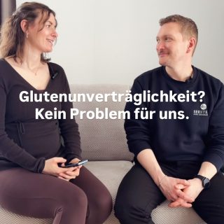 💬 „Unsere Tochter hat eine Glutenallergie…“
…und genau deshalb hat uns diese Google-Bewertung von Alex besonders gefreut. 💙
Sowohl beim Frühstück als auch beim Abendessen konnten wir auf die Unverträglichkeit eingehen und dass dabei auch die Hilfsbereitschaft unseres Teams positiv erwähnt wurde, freut uns natürlich umso mehr. 😊
Für uns gilt: Sprecht mit uns! Wenn Ihr Allergien oder Unverträglichkeiten habt, gebt uns am besten schon vor Eurem Aufenthalt Bescheid. Dann können wir uns entsprechend darauf einstellen.
Und das gilt natürlich auch, wenn Ihr „nur“ zum Essen bei uns seid. 🍽️ Viele Gerichte können wir anpassen, Zutaten oder Gewürze weglassen oder beispielsweise eine Beilage austauschen.
Also: Einfach Bescheid geben und mit uns sprechen!
#HotelSeestern #Bodensee #WasserburgAmBodensee #GenussAmBodensee #Glutenfrei
🎥: @melissa.nieberle